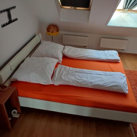 Larix Apartman Sarvar Luaran gambar