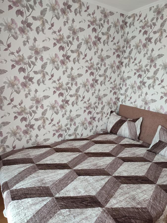 Larix Apartman Sarvar Luaran gambar