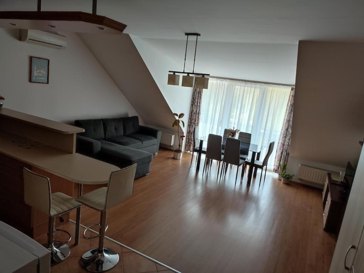 Larix Apartman Sarvar Luaran gambar