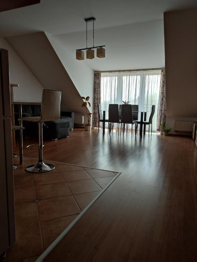Larix Apartman Sarvar Luaran gambar