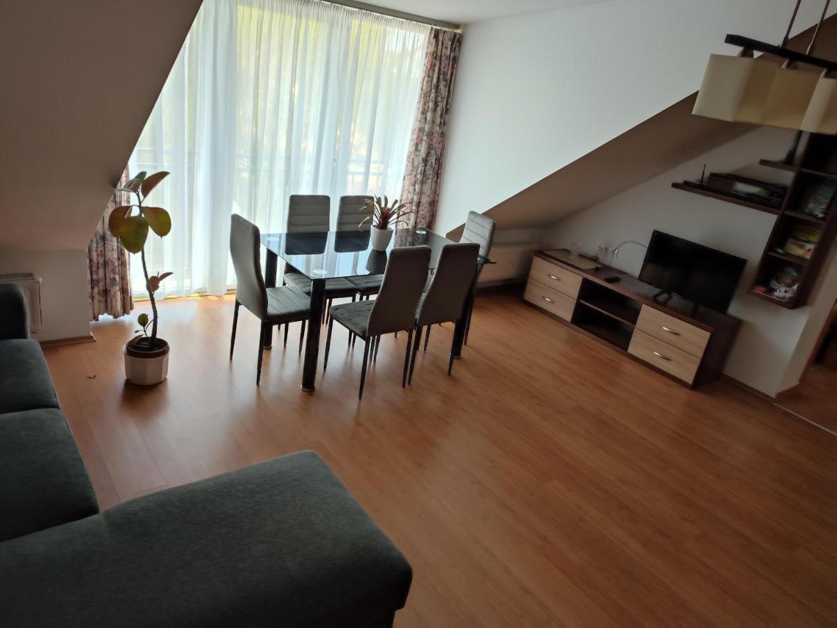 Larix Apartman Sarvar Luaran gambar