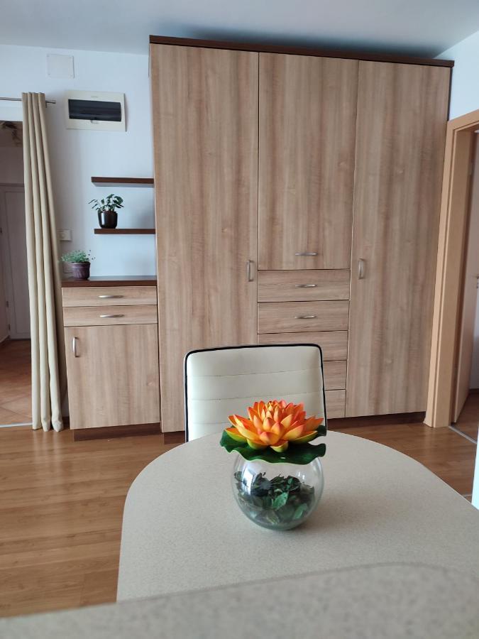 Larix Apartman Sarvar Luaran gambar