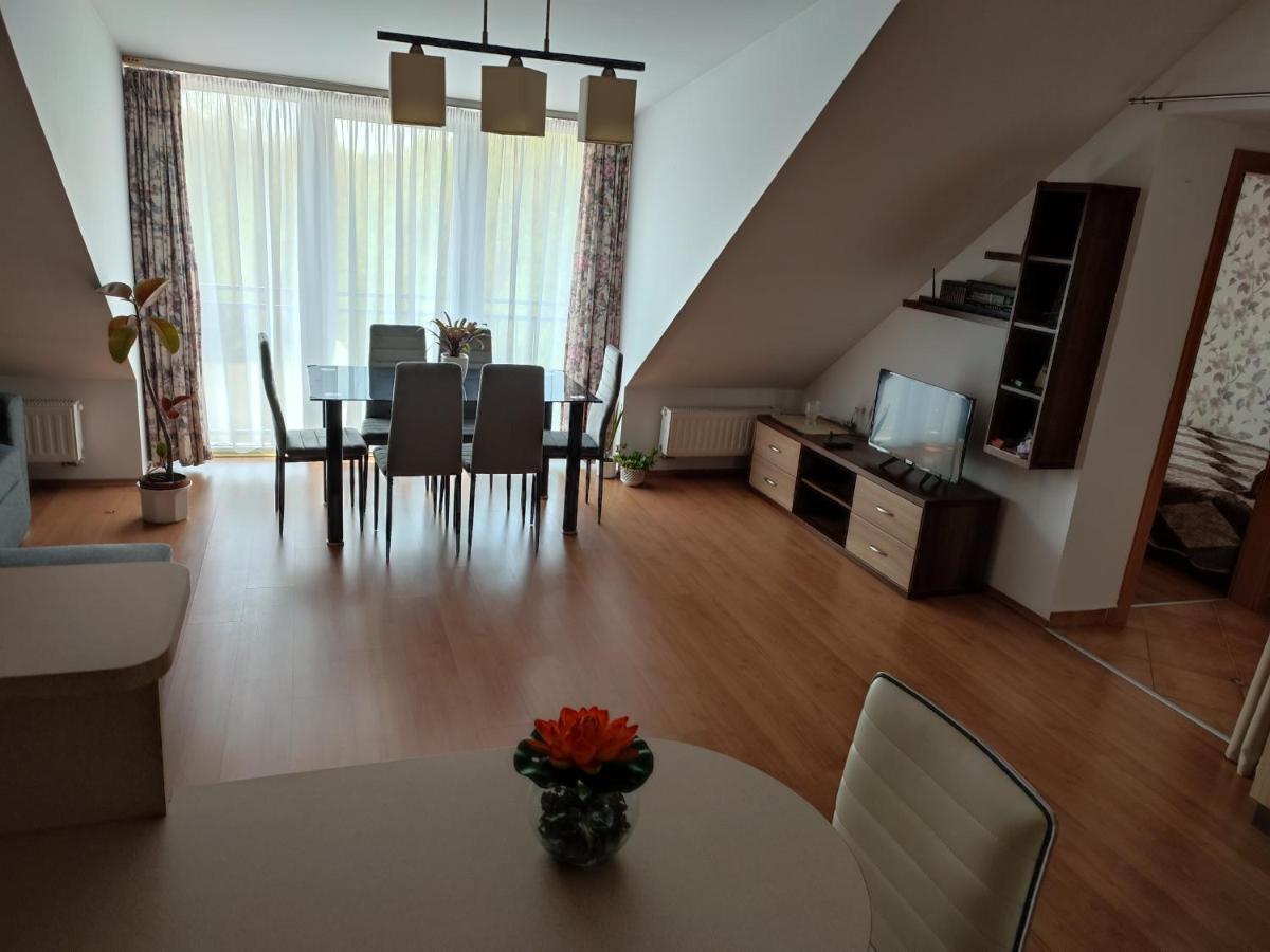 Larix Apartman Sarvar Luaran gambar