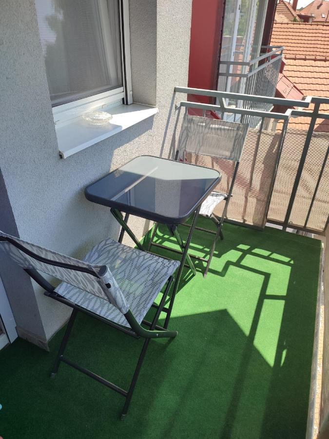 Larix Apartman Sarvar Luaran gambar