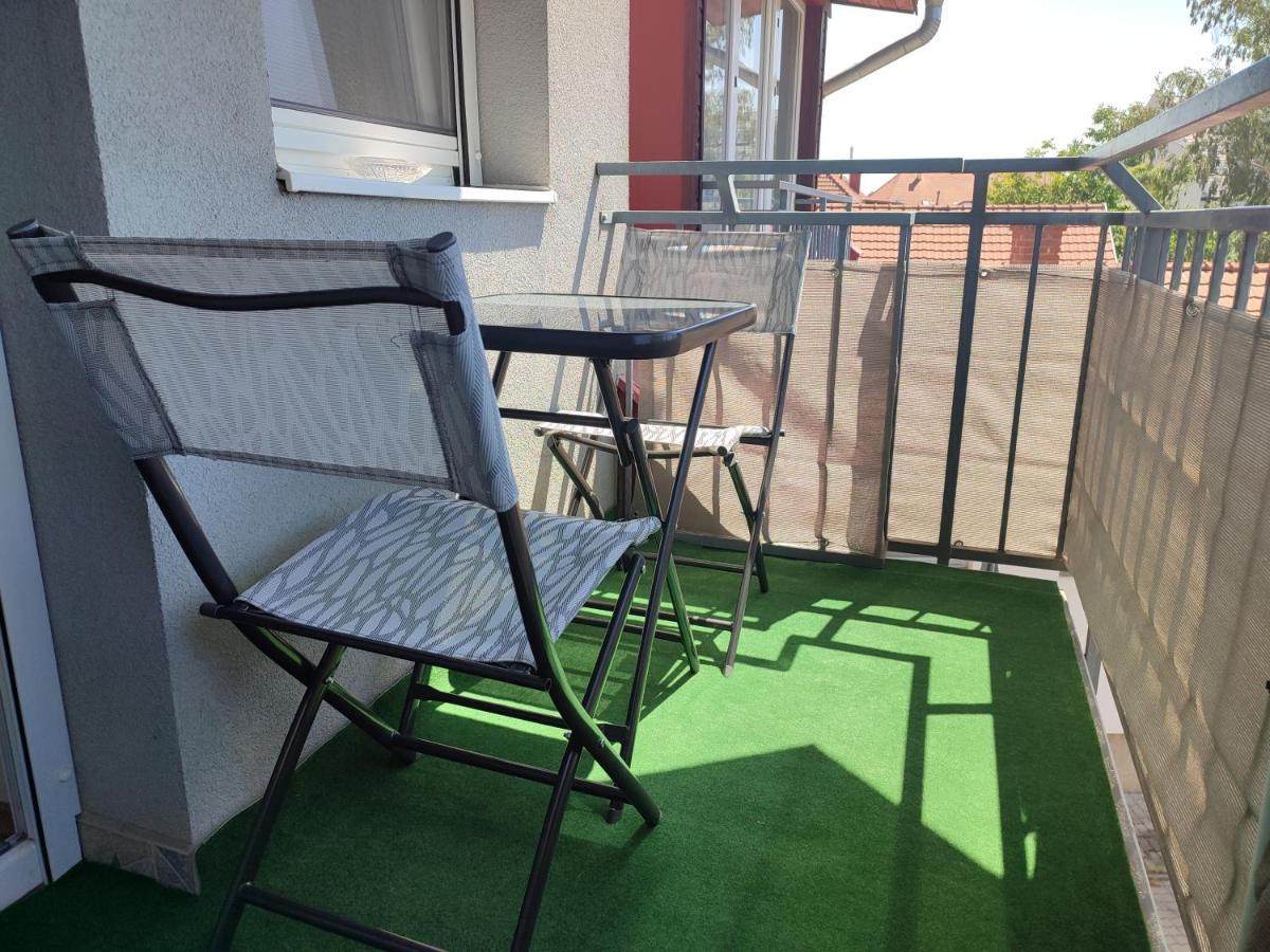 Larix Apartman Sarvar Luaran gambar